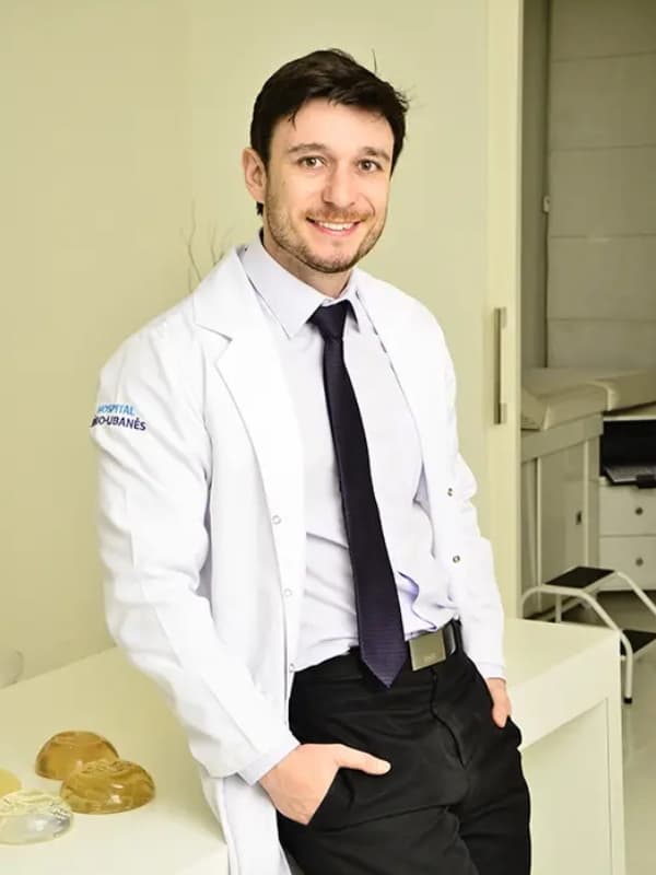 Dr. Enio Giacchetto, Cirurgião Plástico